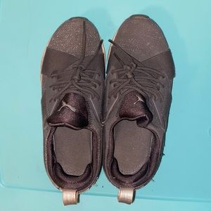 USED Puma Tennis Shoes